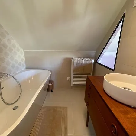 Jolie Maison Avec Jardin A 100m De La